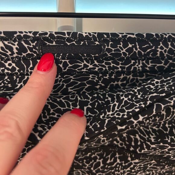 Lululemon Train Times Pant 25" Size 4 - Picture 5 of 7